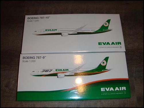 1/200 EVA AIR Official Models-787_snapfit.jpg