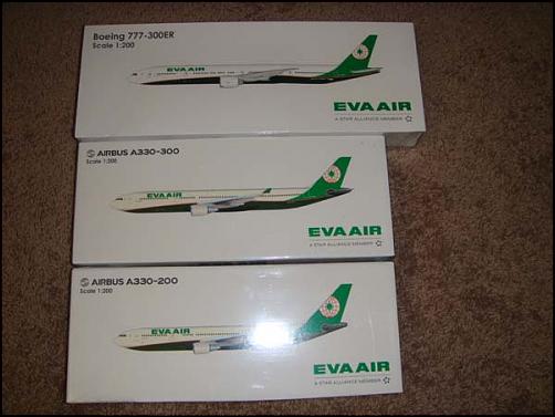 1/200 EVA AIR Official Models-br-set.jpg