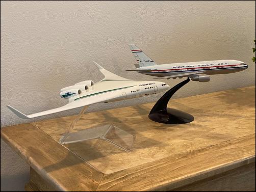 My 'new' toys: 1/25 Continental 707 and MD-12-106332789_10158268674423445_1053038606354454921_o.jpg
