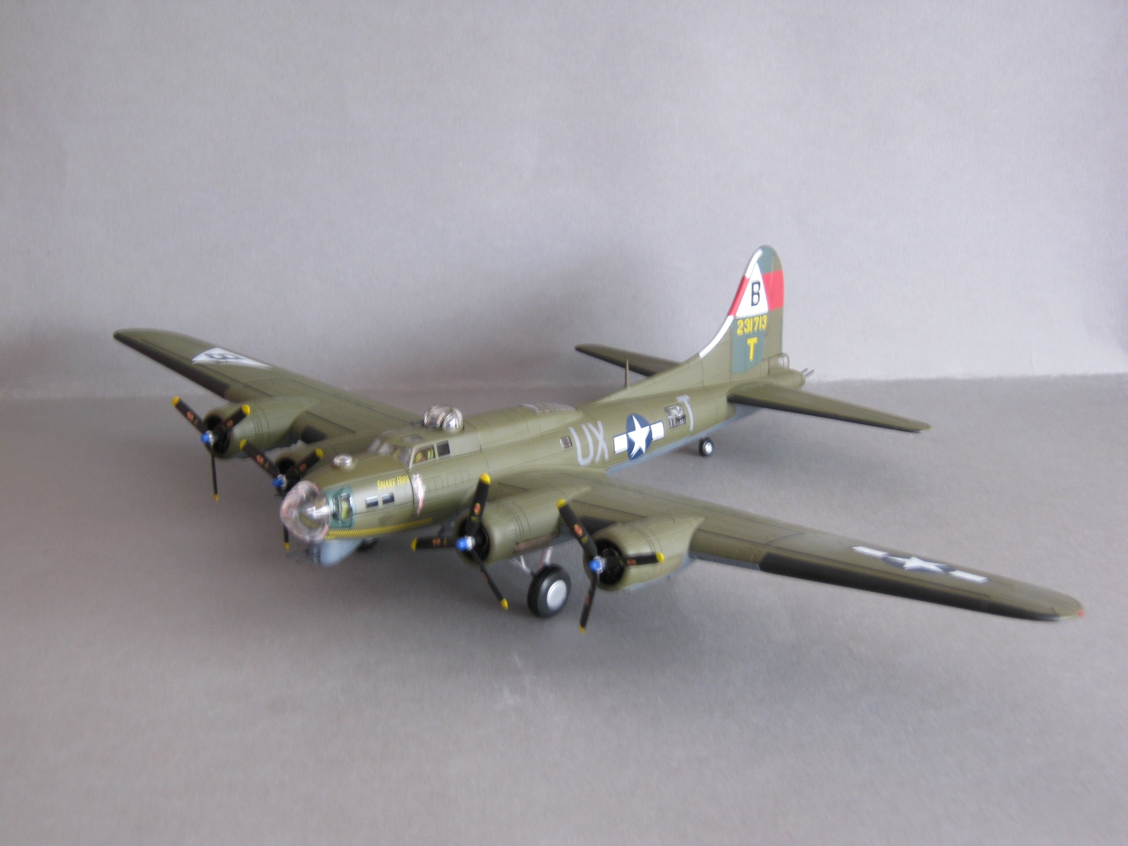 August 1944 1:72 Die-Cast Airplane AA33320 Details about   Corgi Boeing B-17G "Snake Hips" 