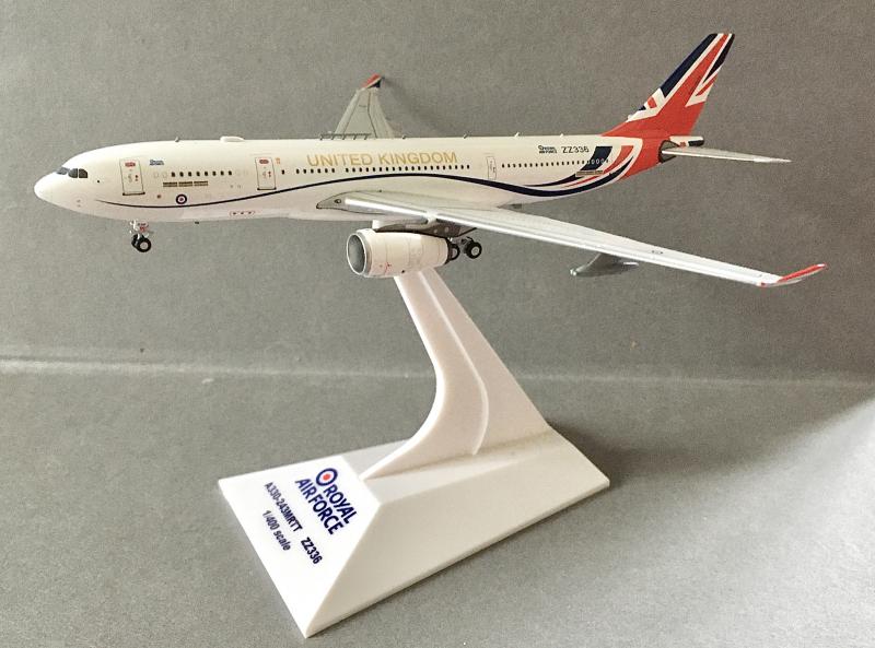 Airplane Plastic  Model Display Stand 1:400 SAMPLE..Fout 