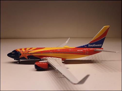 Southwest special schemes-southwest-b737-7h4wl-n955wn-l.jpg