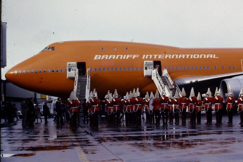 Review: InFlight200 Braniff 747 N601BN - DA.C