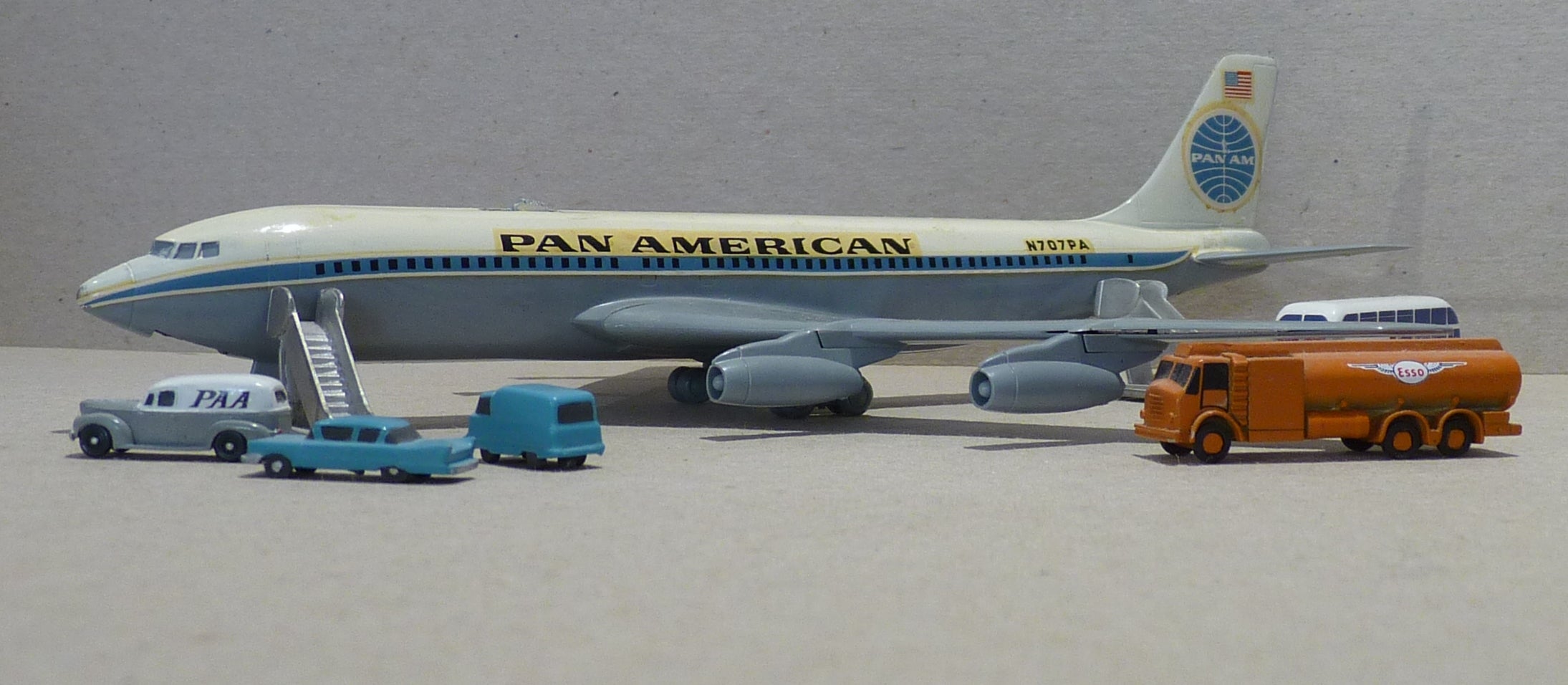 toy airplane with retractable landing gear