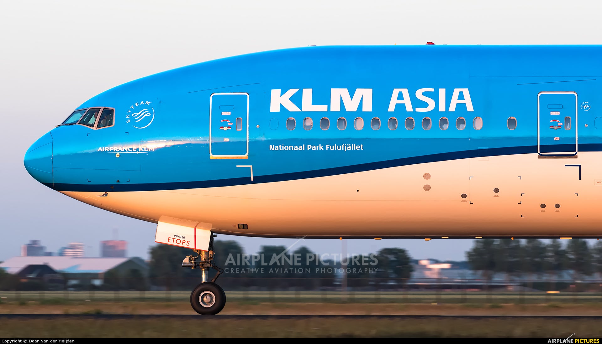 Herpa 531658 Boeing 777-300ER KLM Asia Coloured 