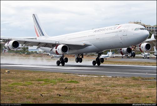 Air France A 340-300  B models-landing-a340.jpg