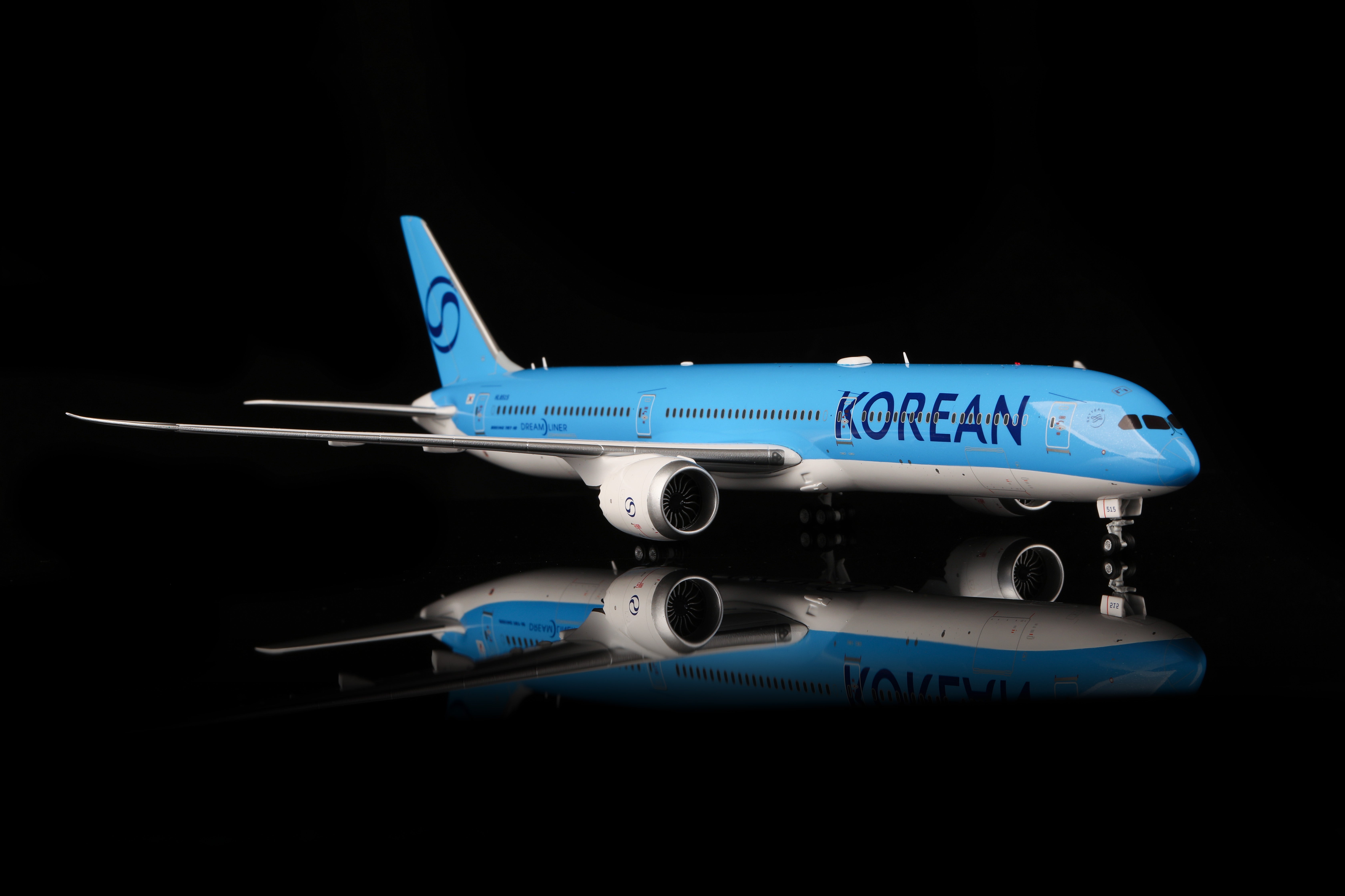 Boeing B787-10 N528ZC “House Color” – Scale 1:200 – SQ Wings